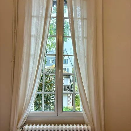 Mermoz Vue Mer, Parking Deauville Exterior photo